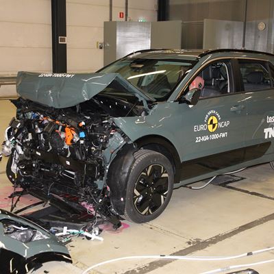 Kia Niro - Full Width Rigid Barrier test 2022 - after crash