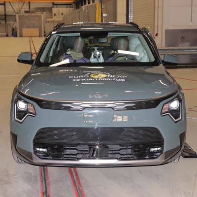 Kia Niro - Far-Side impact test 2022 - after crash