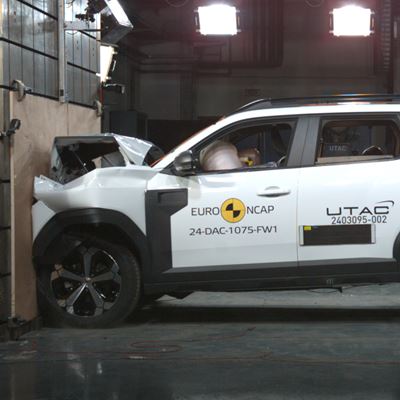 Dacia Duster - Full Width Rigid Barrier test 2024