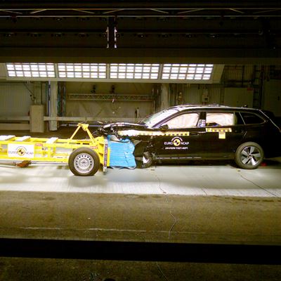 VW Passat - Mobile Progressive Deformable Barrier test 2024