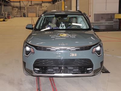 Kia Niro - Far-Side impact test 2022 - after crash