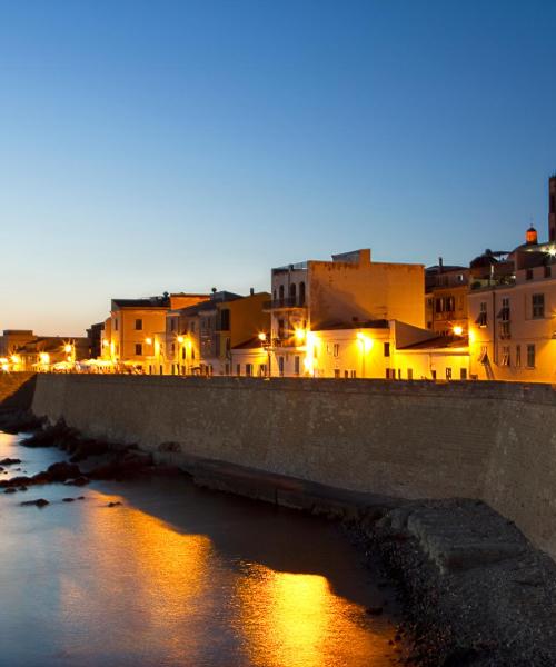 Uma linda vista de: Alghero. Essa cidade é atendida pelo Aeroporto de Alghero