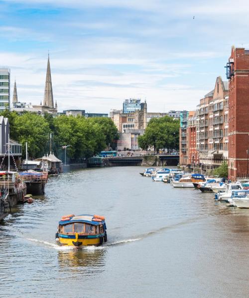 Čudovit pogled na mesto Bristol v bližini letališča Letališče Bristol