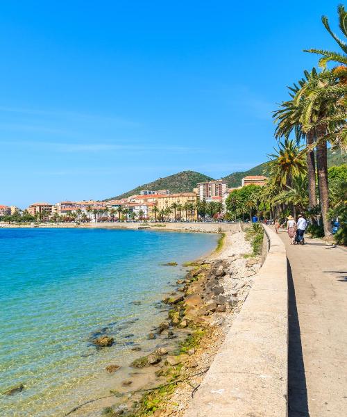 Una panoràmica bonica de Ajaccio, que és a prop de Aeroport d'Ajaccio-Napoleó Bonaparte