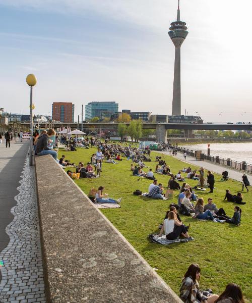 Krásny pohľad na mesto Düsseldorf, v blízkosti ktorého sa nachádza Medzinárodné letisko Düsseldorf