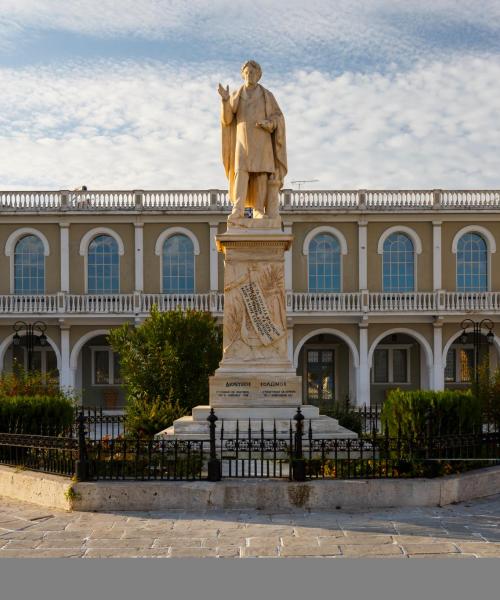 Salah satu mercu tanda yang paling dikunjungi di Zakynthos Town.