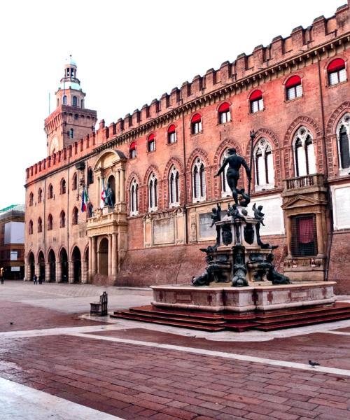 Salah satu landmark yang paling sering dikunjungi di Bologna.