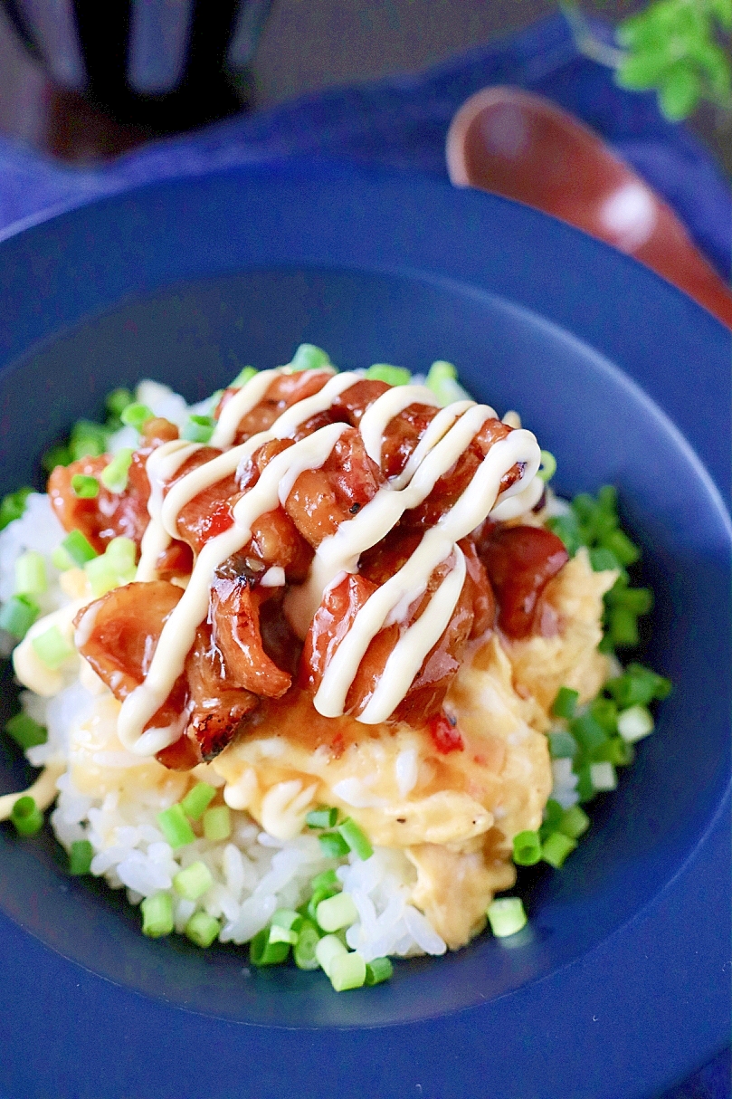 焼きとり缶で作る☆エスニック親子丼