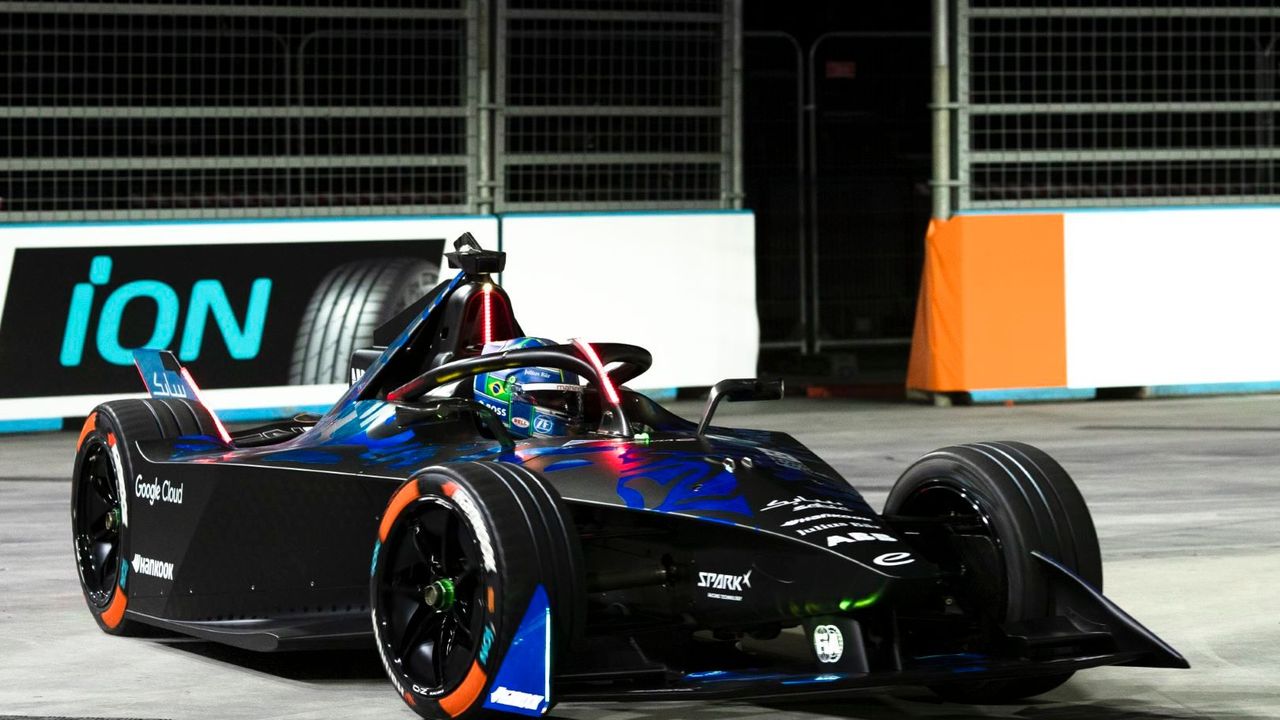 Lucas di Grassi in the GENBETA