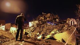 Imagen de los destrozos de un avión militar ruso que se ha estrellado contra un edificio de la ciudad rusa de Irkutsk.