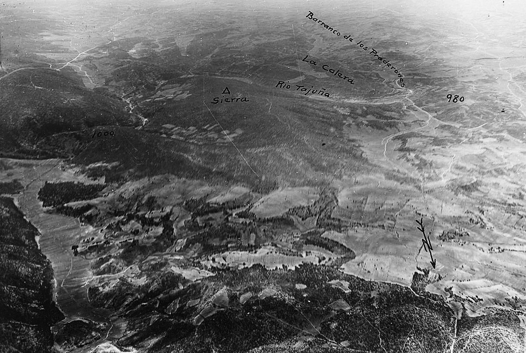 El vértice Sierra fotografiado por la aviación sublevada en 1937-1938.