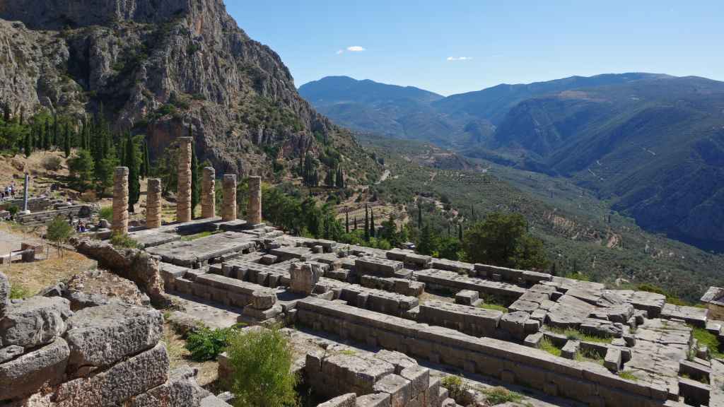 Vestigios del templo de Apolo en Delfos.