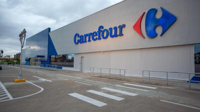 Fachada Carrefour.