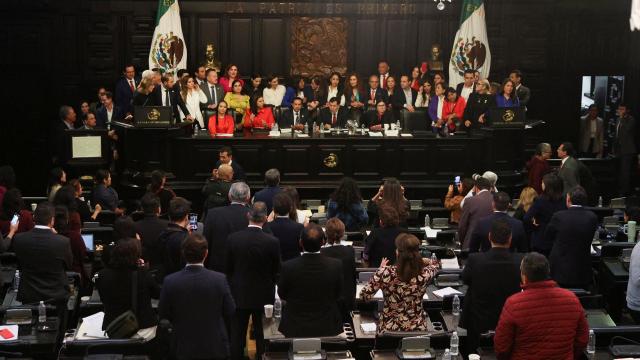 El Senado de México aprueba la cuestionada reforma judicial.