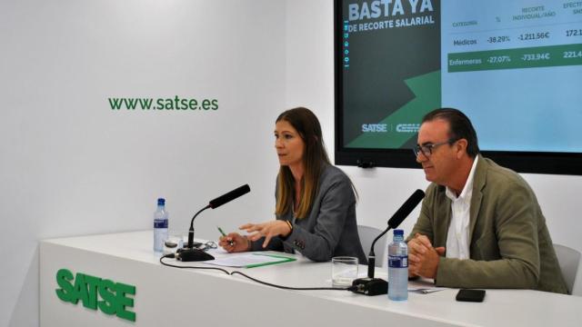 Laura Villaseñor, presidenta de Satse; y el secretario general de CESM, Víctor Pedrera.