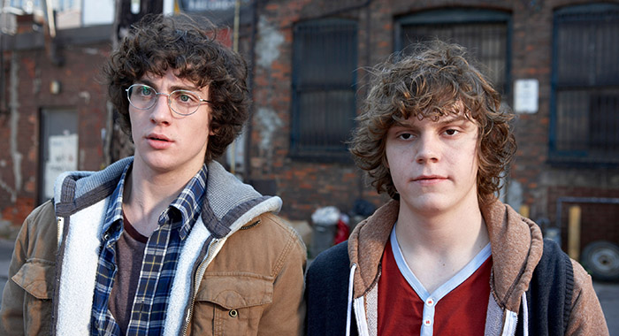 KICK-ASS, from left: Aaron Johnson, Evan Peters