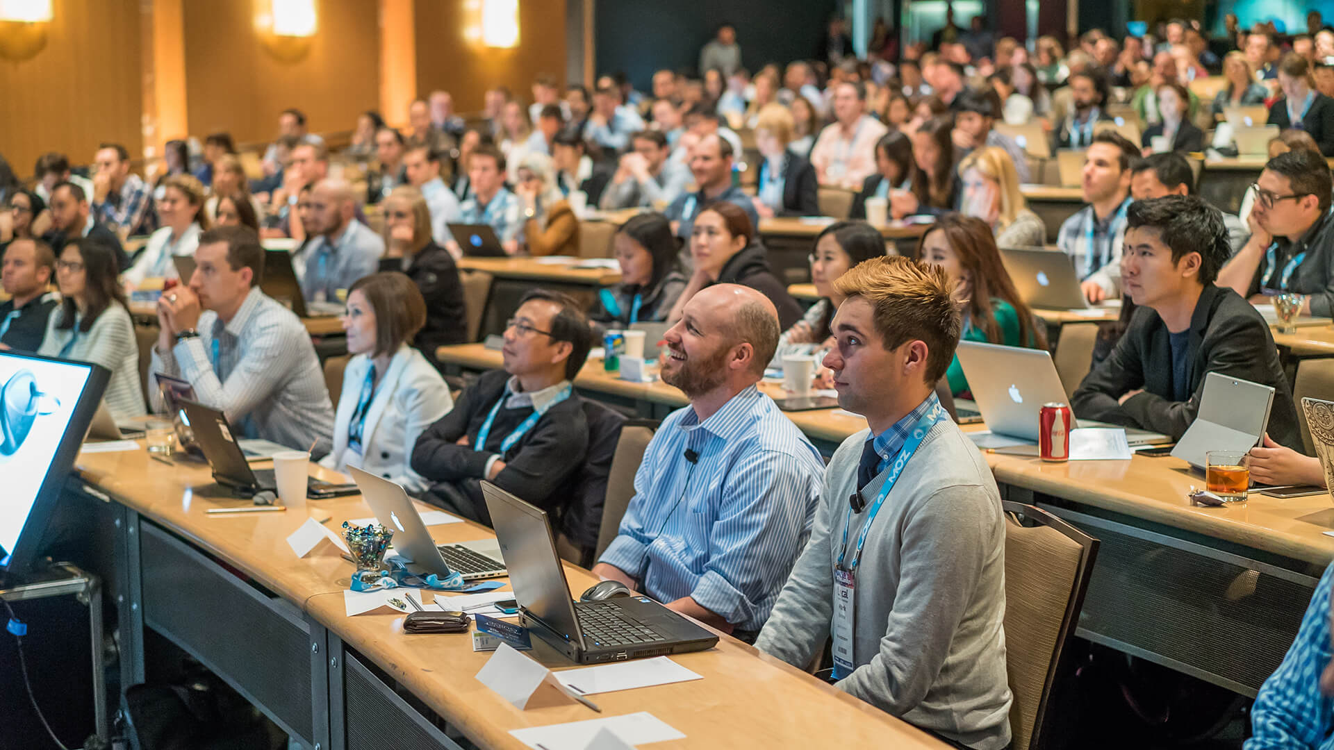 smx-smilingattendees-1920px