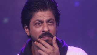 Shah Rukh Khan To Be Rushed For Eye Treatment In US? Here's What We Know