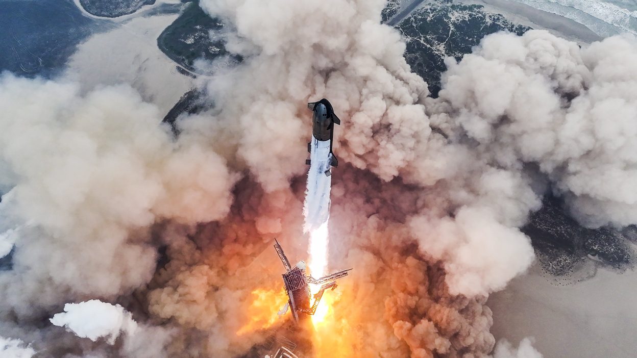 Watch SpaceX's Starship booster ace its splashdown for the first time