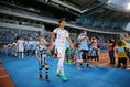 【川崎 1-0 FC東京】キャプテンを先頭に入場する両チーム。写真：滝川敏之（サッカーダイジェスト写真部）