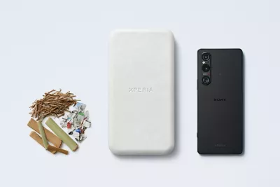 Image of Xperia products alongside the three main components of Sony’s Original Blended Material: bamboo, sugar cane, and recycled paper.