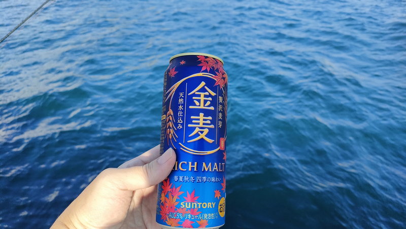 釣り場に到着の儀式で乾杯