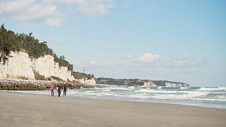 Douze ans après, surfeurs et touristes sont de retour à Fukushima