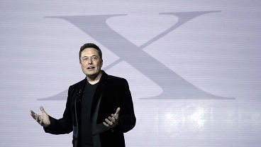 Elon Musk, CEO von Tesla Motors Inc. stellt am Dienstag, 29. September 2015, das Model X am Hauptsitz des Unternehmens vor. 