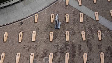 La Scala theatre square is filled with 172 coffins, as many as the number of deaths at work that Lombardy recorded in 2023