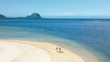 Zwei Kinder am Strand