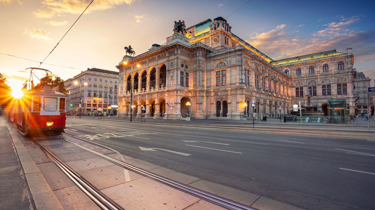 Wien wurde 2024 zum dritten Mal in Folge von The Economist zur lebenswertesten Stadt der Welt gekürt.