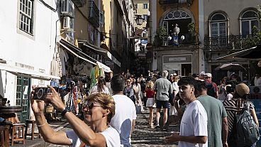 Turistas de visita en Lisboa.