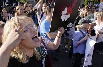 Una protesta davanti al parlamento dopo che il governo non è riuscito a raccogliere un sostegno sufficiente per liberalizzare le leggi anti-aborto del paese, 23 luglio 2024