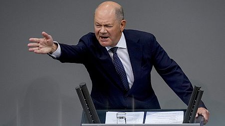 El Canciller alemán Olaf Scholz habla en el Bundestag alemán