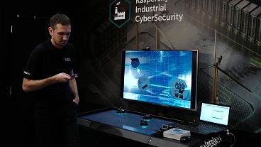 O stand da Kaspersky Industrial Security na Conferência de Cibersegurança em Lille. A empresa tem como objetivo promover uma visão europeia da cibersegurança.