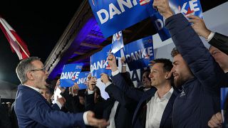 Le chef du Parti de la liberté d'Autriche, Herbert Kickl, applaudit ses partisans à Vienne, le 29 septembre 2024.