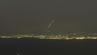 Des missiles lancés par l'Iran en direction d'Israël sont visibles dans la ville de Naplouse, en Cisjordanie.