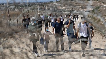 Filistinliler, Batı Şeria'nın Tulkarim yakınlarındaki Faroun köyünde Kurban Bayramı'nın 2'nci gününü kutlamak için sınırı geçiyor, 21 Temmuz 2021.