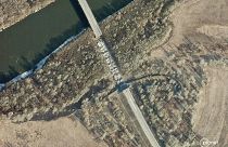 Ein Satellitenbild, das Schäden an der Desna-Brücke in Tschernihiw, Ukraine, am 28. Februar 2022 aufzeichnet