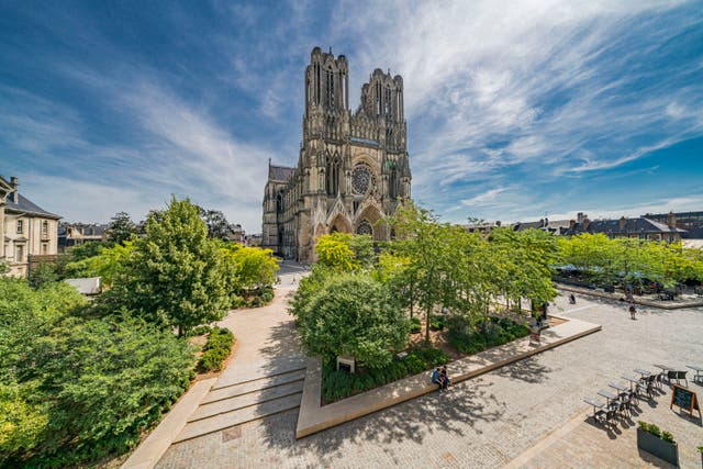 <p>Reims’ handsome cathedral</p>