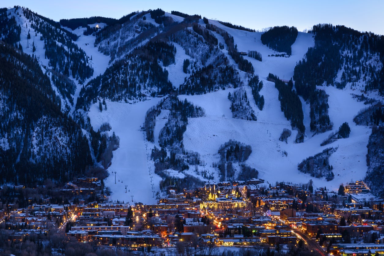 Aspen’s location in the Colorado Rockies makes it an enviable skiing destination