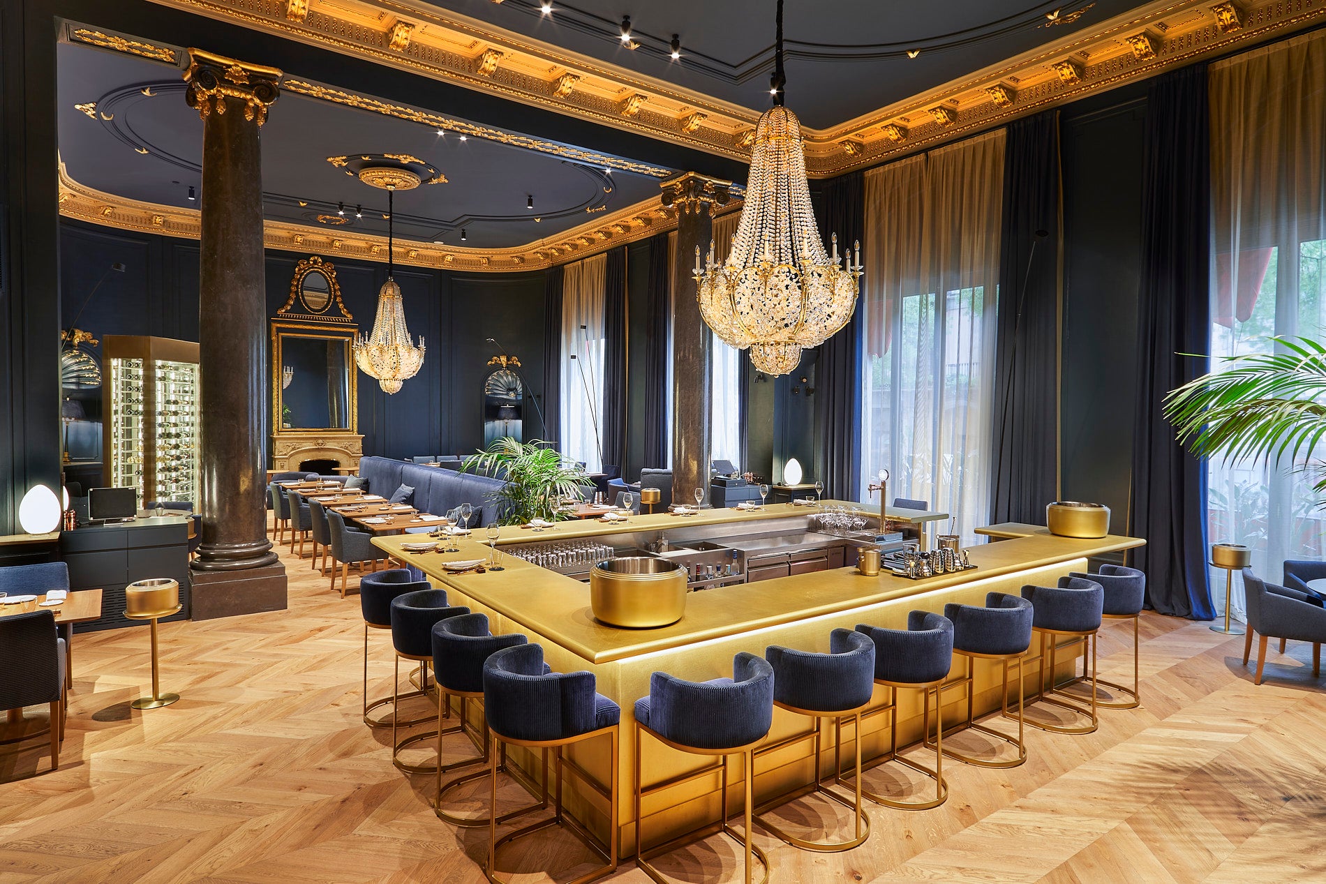 Former El Bulli chef Rafa Zafra whips up delights in the blue and gold-columned Amar Barcelona