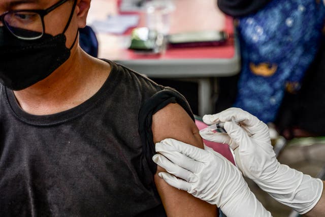 <p>A patient receives an updated Covid-19 vaccine, which infectious disease experts say is crucial for protection against the JN.1 subvariant.</p>