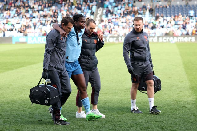 <p>Shaw picked up the foot injury in the 5-0 win over West Ham  </p>