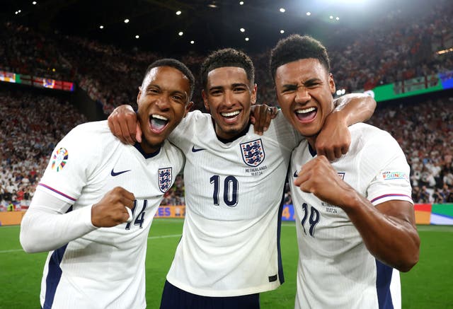 <p>Ezri Konsa, Jude Bellingham and Ollie Watkins of England celebrate</p>