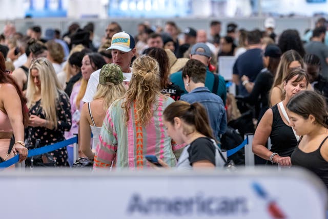 <p>American Airline's International flights passengers line up to check in during a global technical outage at Miami International airport in Miami, Florida, USA, 19 July 2024</p>