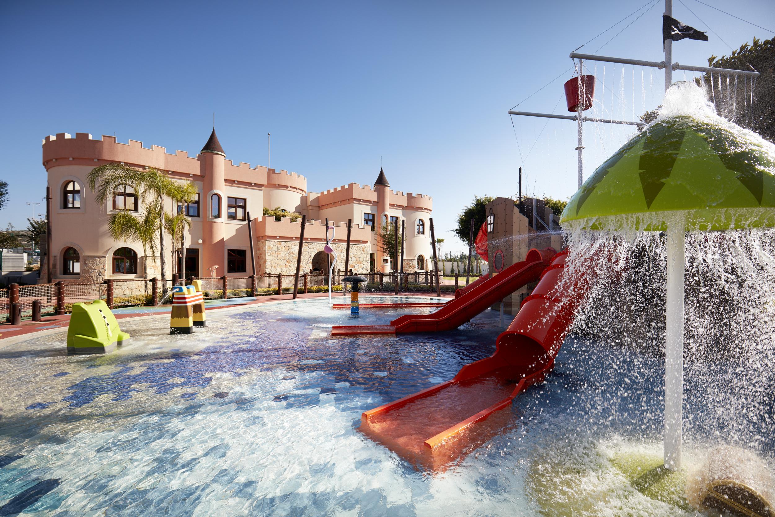 The kids will love having a splash at Parklane’s outdoor pool