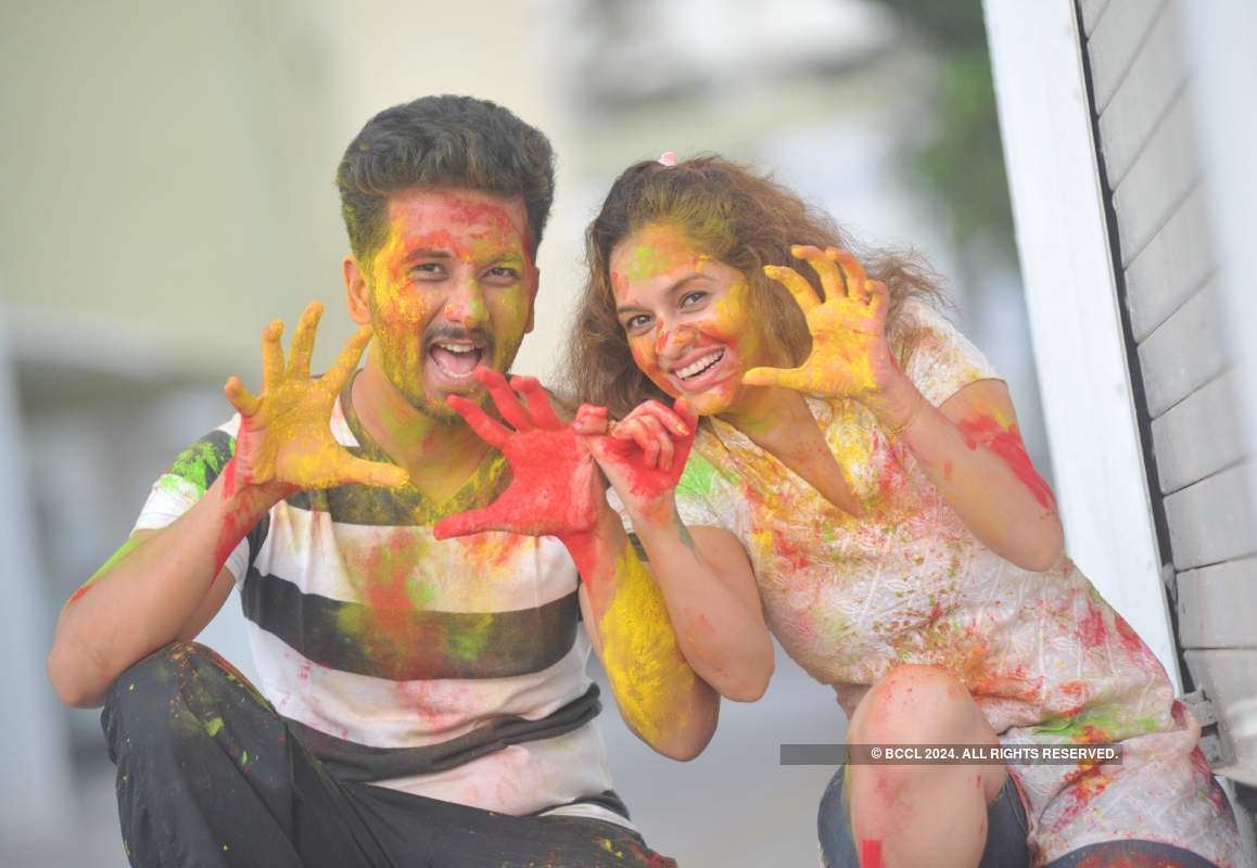 Throwback photos of Marathi actors celebrating Holi in Pune