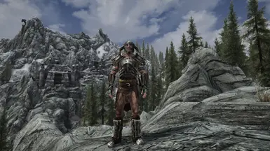 Nord Hero Banded Armor & Horned Helmet