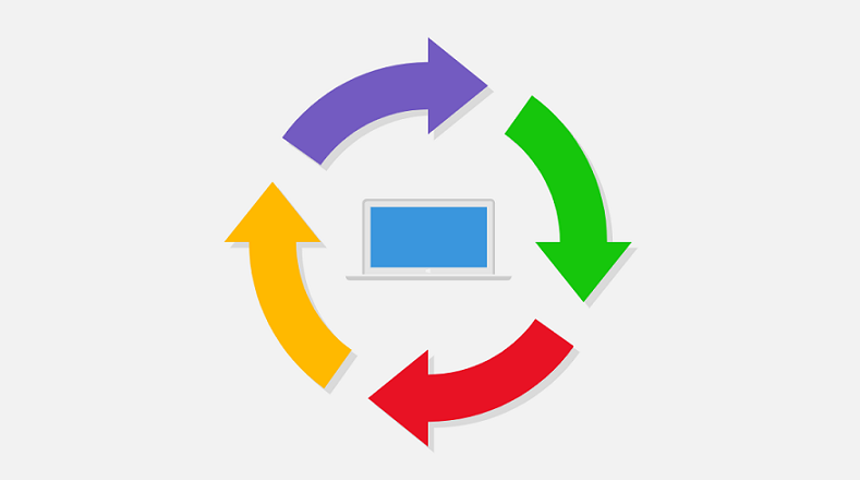 Symbool van een pc met gekleurde cirkelvormige pijlen eromheen